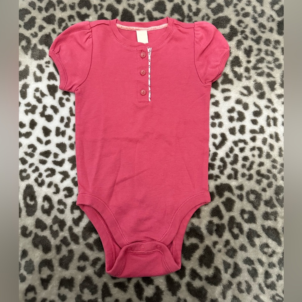 NWOT Old Navy Henley Bodysuit Onesie in Pink Size 12-18 months